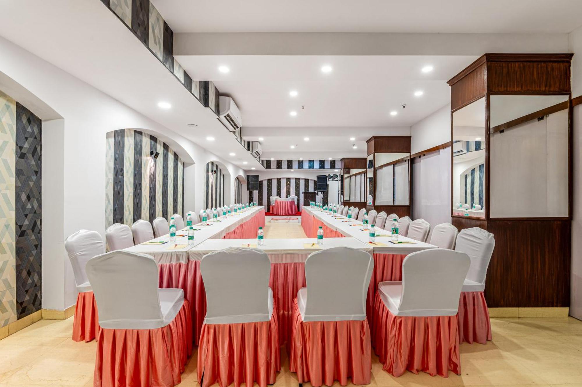דלהי Hotel Nice Palace מראה חיצוני תמונה