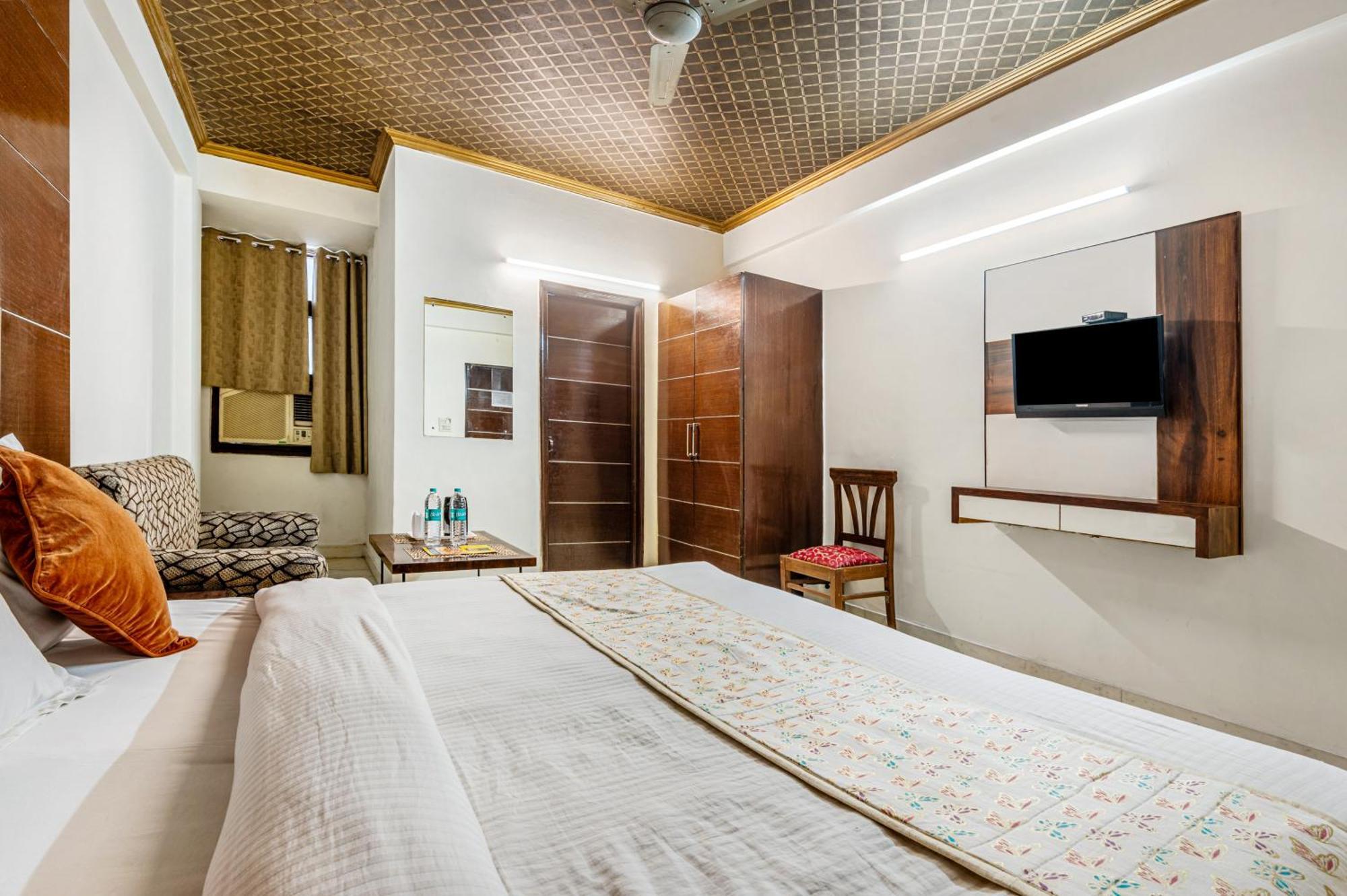 דלהי Hotel Nice Palace מראה חיצוני תמונה