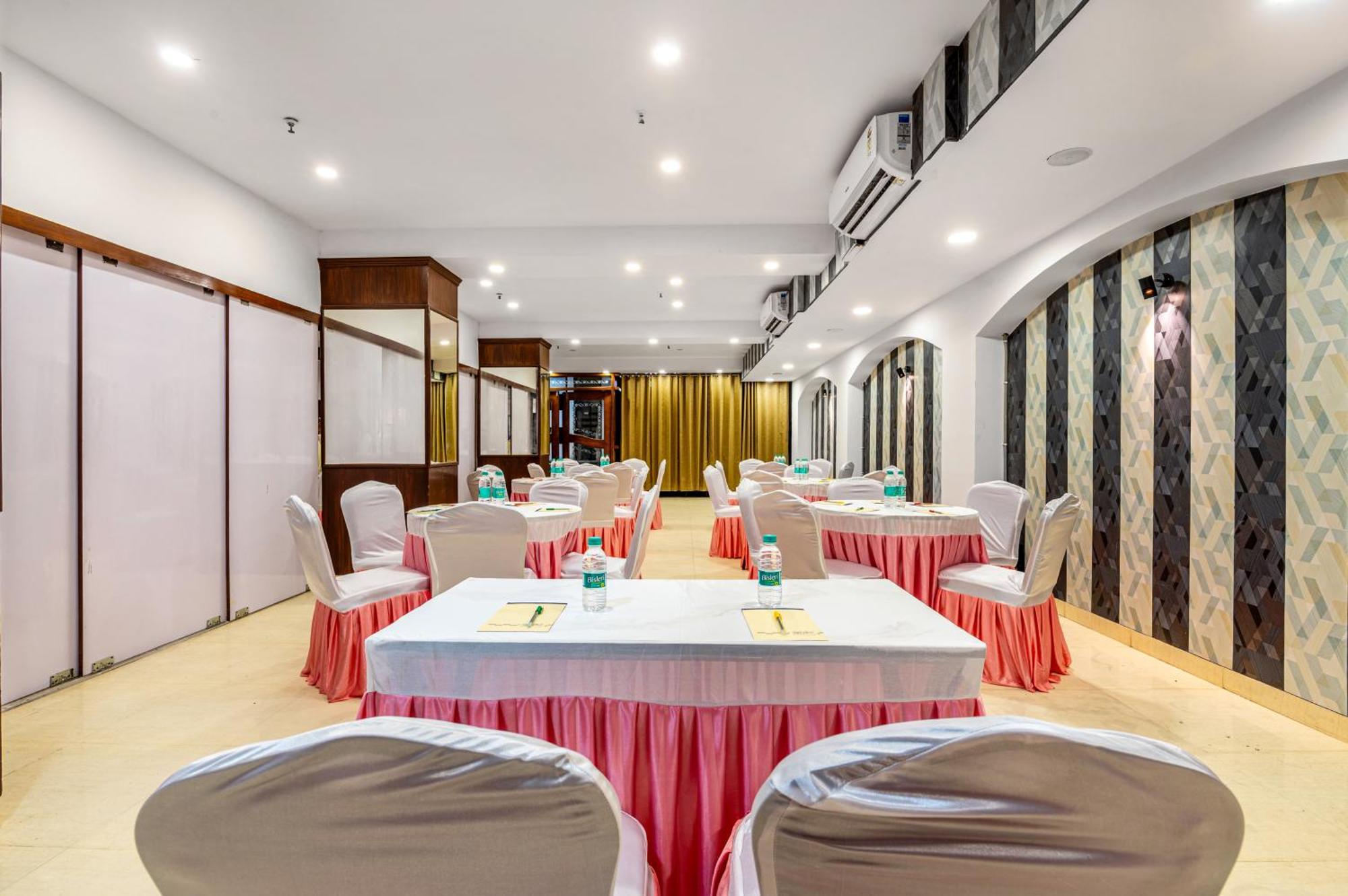 דלהי Hotel Nice Palace מראה חיצוני תמונה