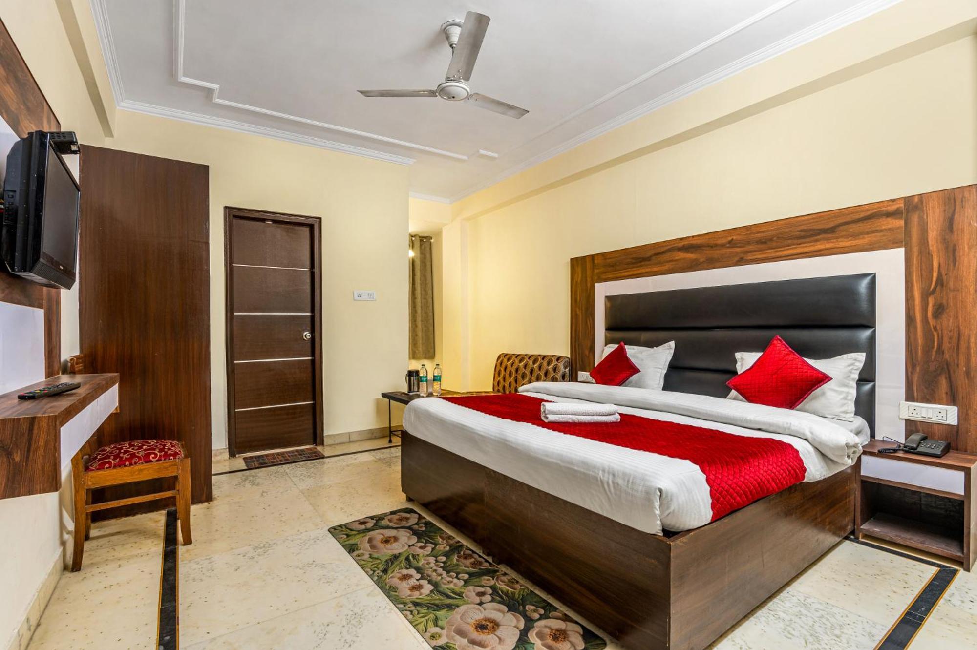 דלהי Hotel Nice Palace מראה חיצוני תמונה