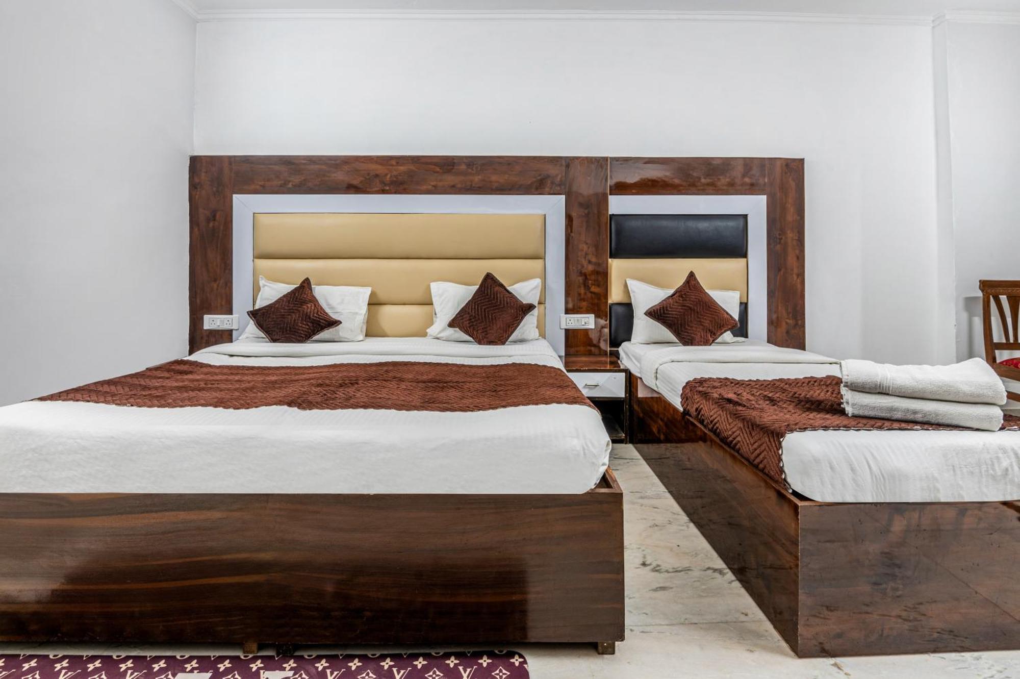 דלהי Hotel Nice Palace מראה חיצוני תמונה