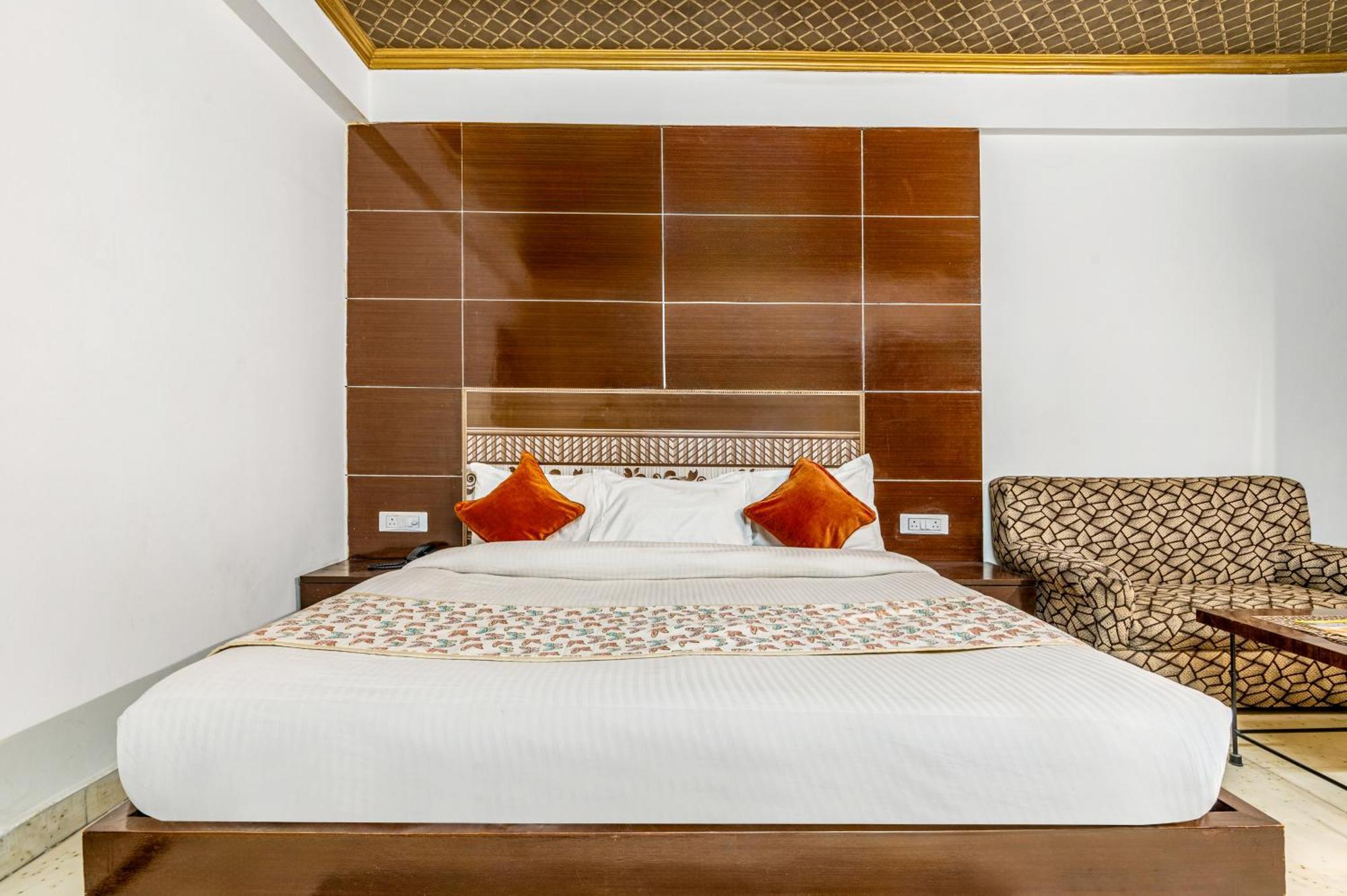 דלהי Hotel Nice Palace מראה חיצוני תמונה