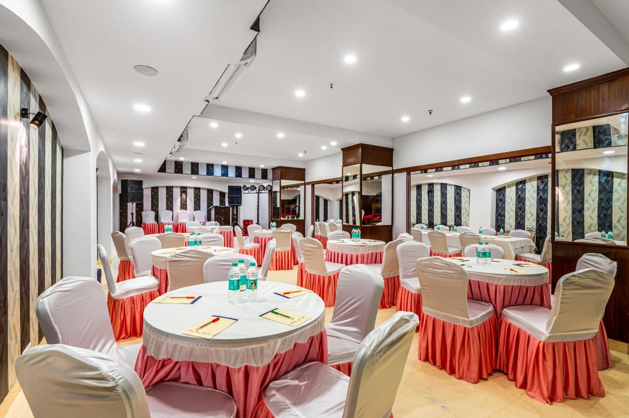 דלהי Hotel Nice Palace מראה חיצוני תמונה