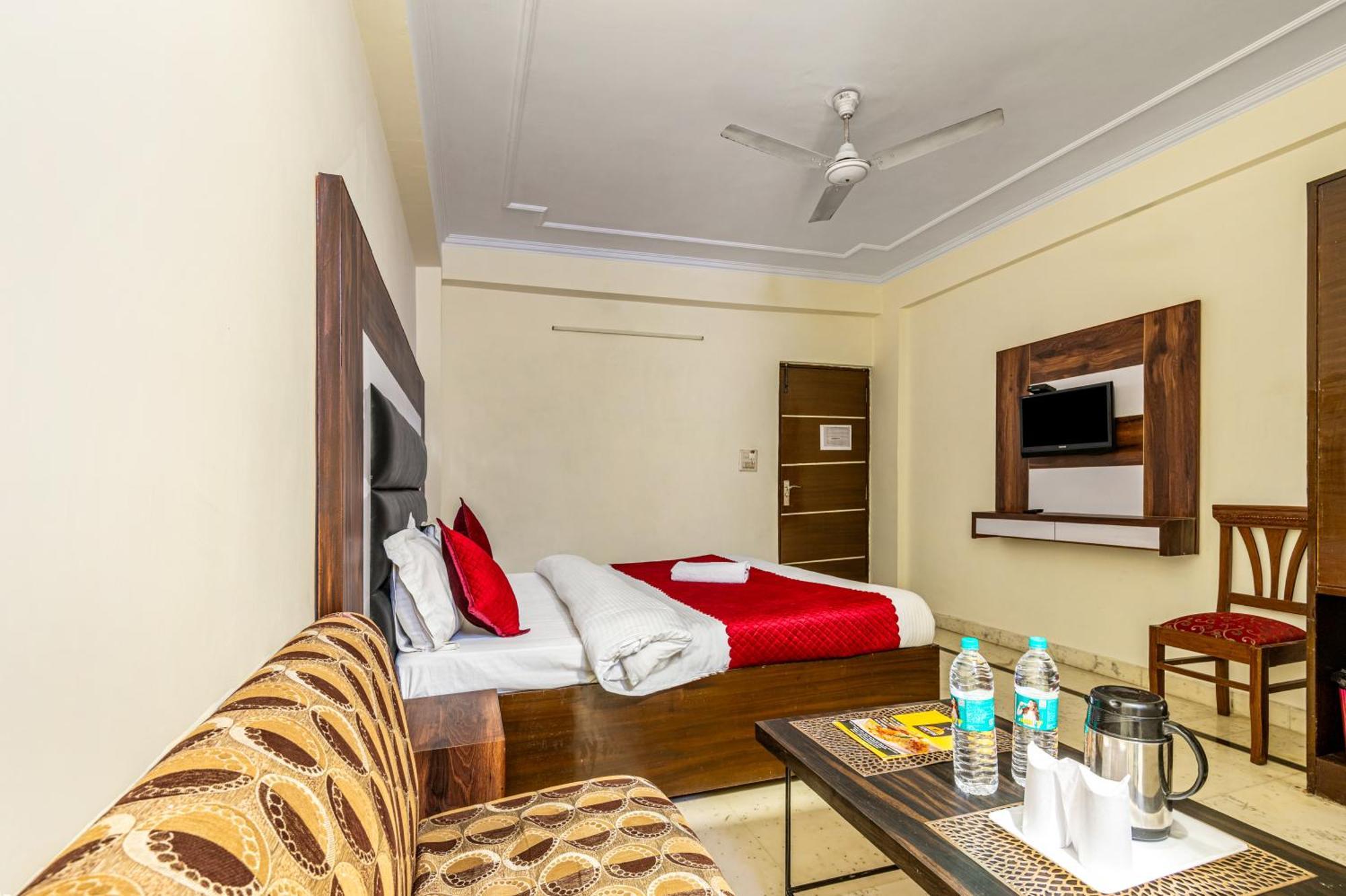 דלהי Hotel Nice Palace מראה חיצוני תמונה