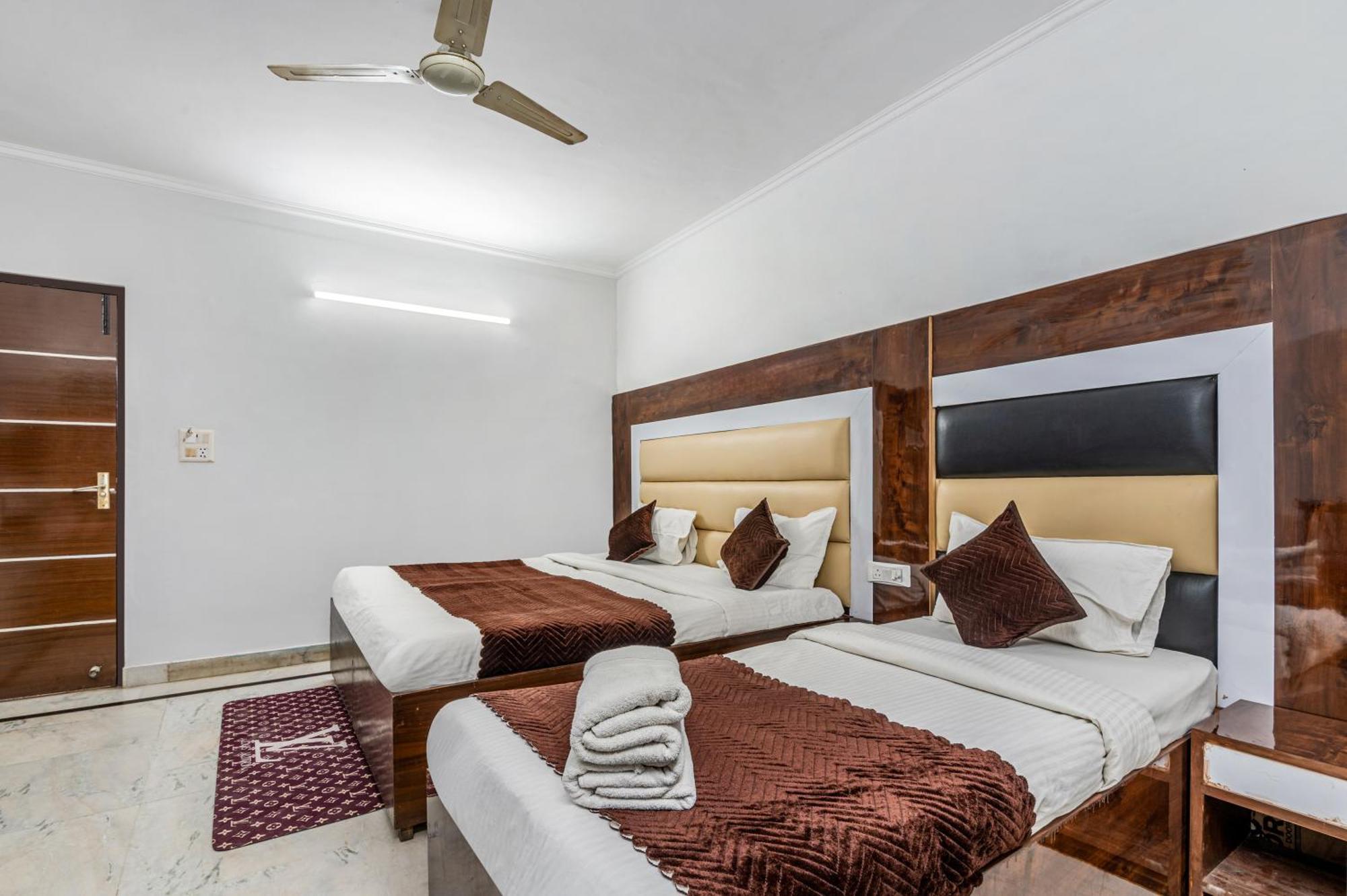 דלהי Hotel Nice Palace מראה חיצוני תמונה