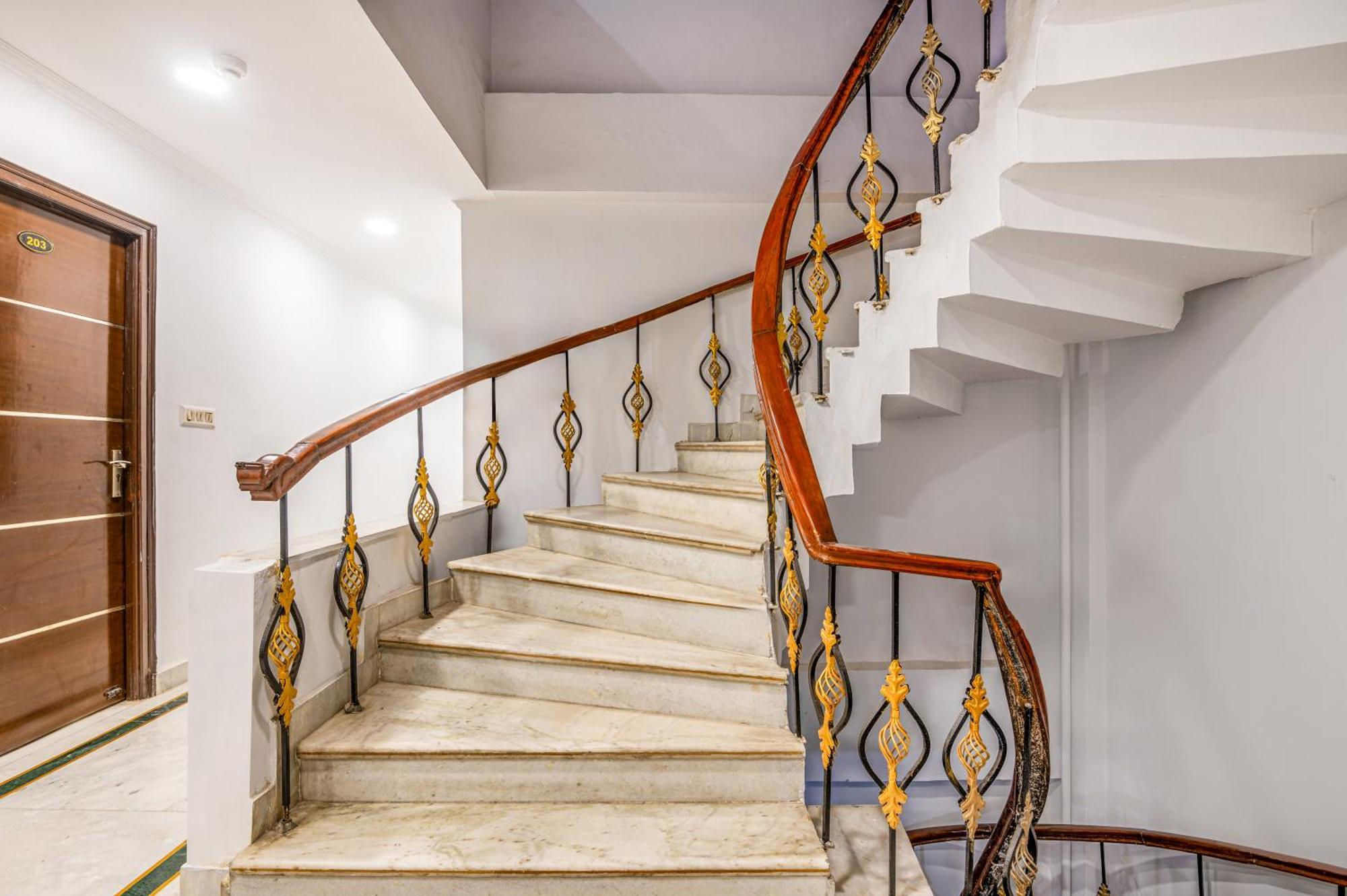 דלהי Hotel Nice Palace מראה חיצוני תמונה