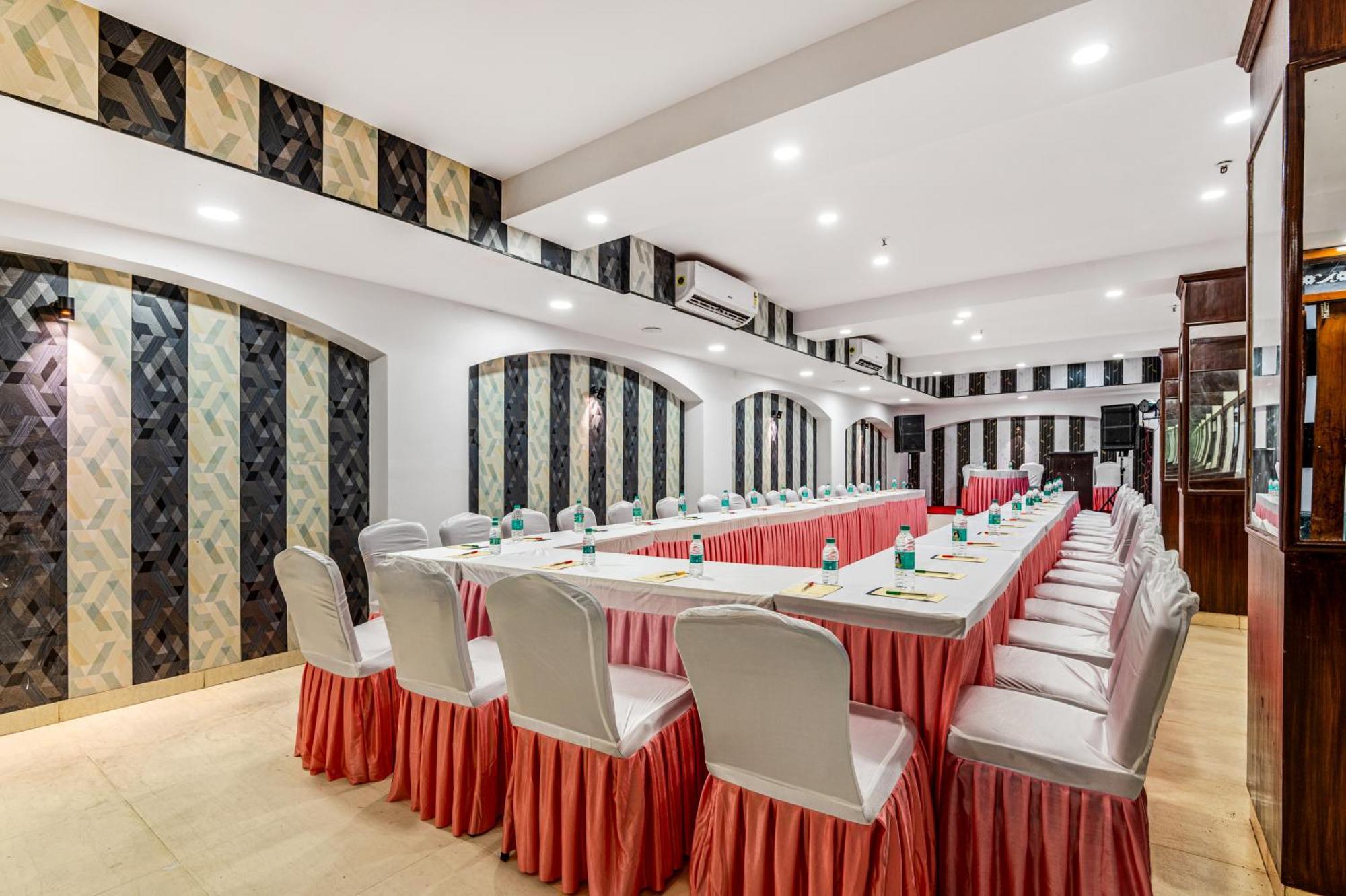 דלהי Hotel Nice Palace מראה חיצוני תמונה