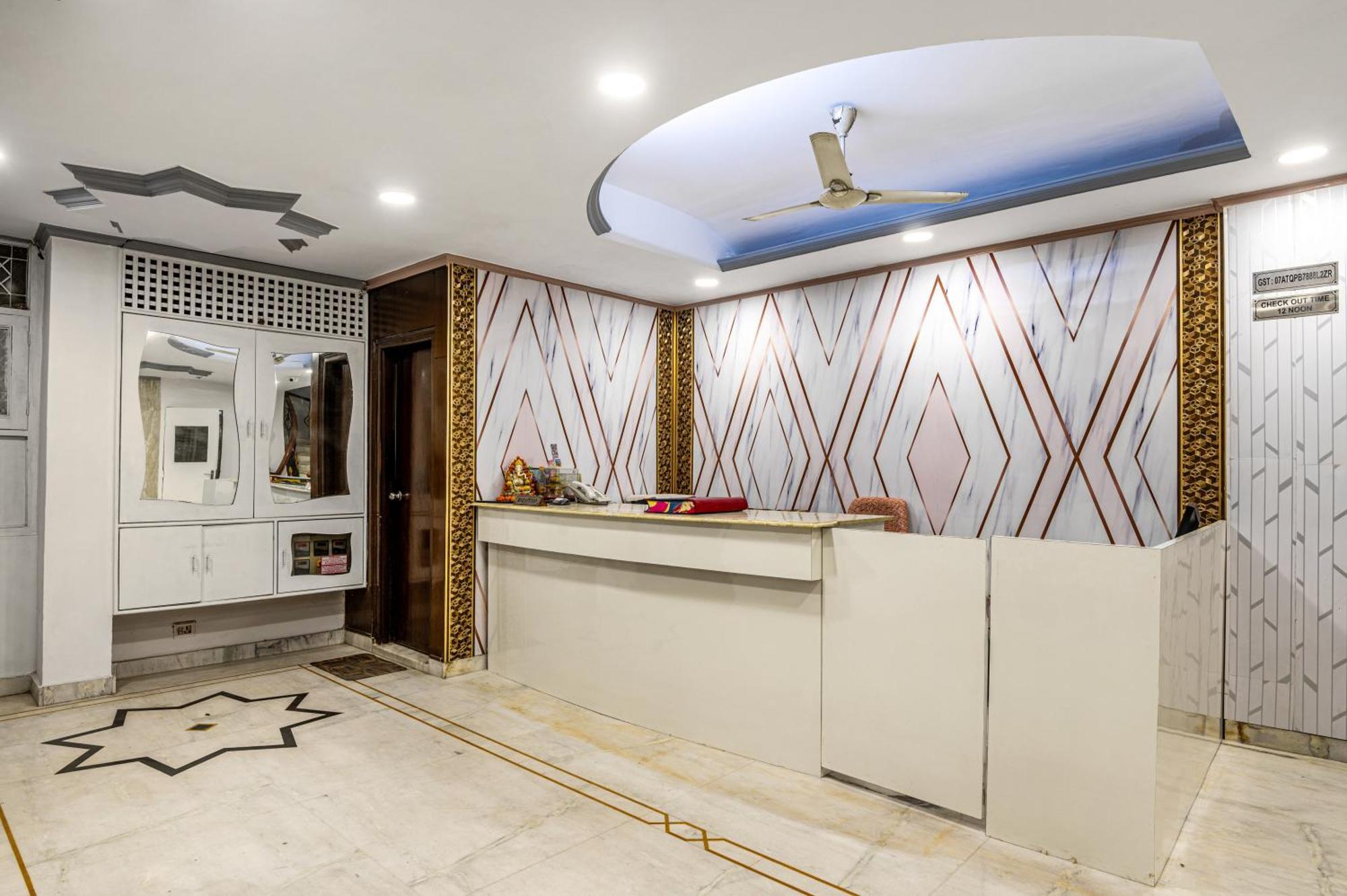 דלהי Hotel Nice Palace מראה חיצוני תמונה