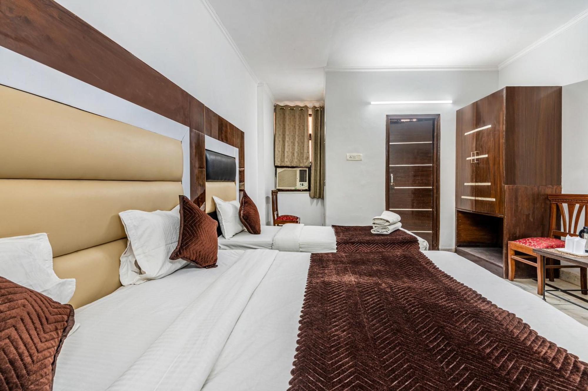 דלהי Hotel Nice Palace מראה חיצוני תמונה