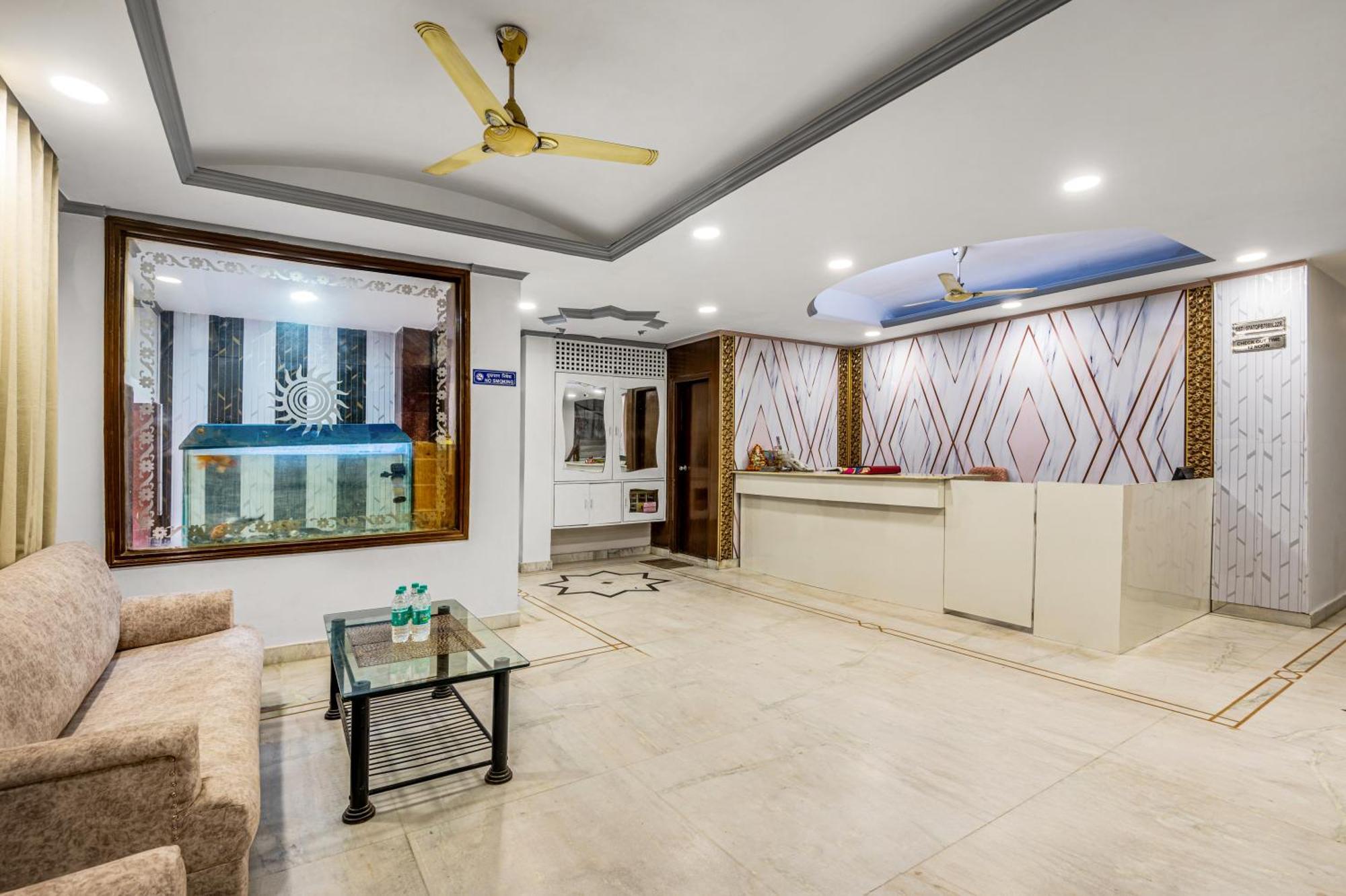 דלהי Hotel Nice Palace מראה חיצוני תמונה