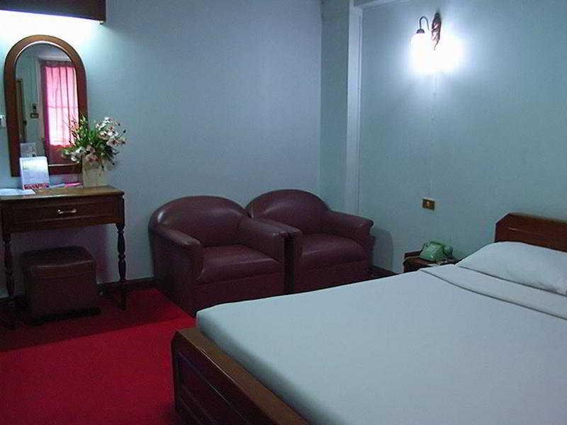 דלהי Hotel Nice Palace מראה חיצוני תמונה