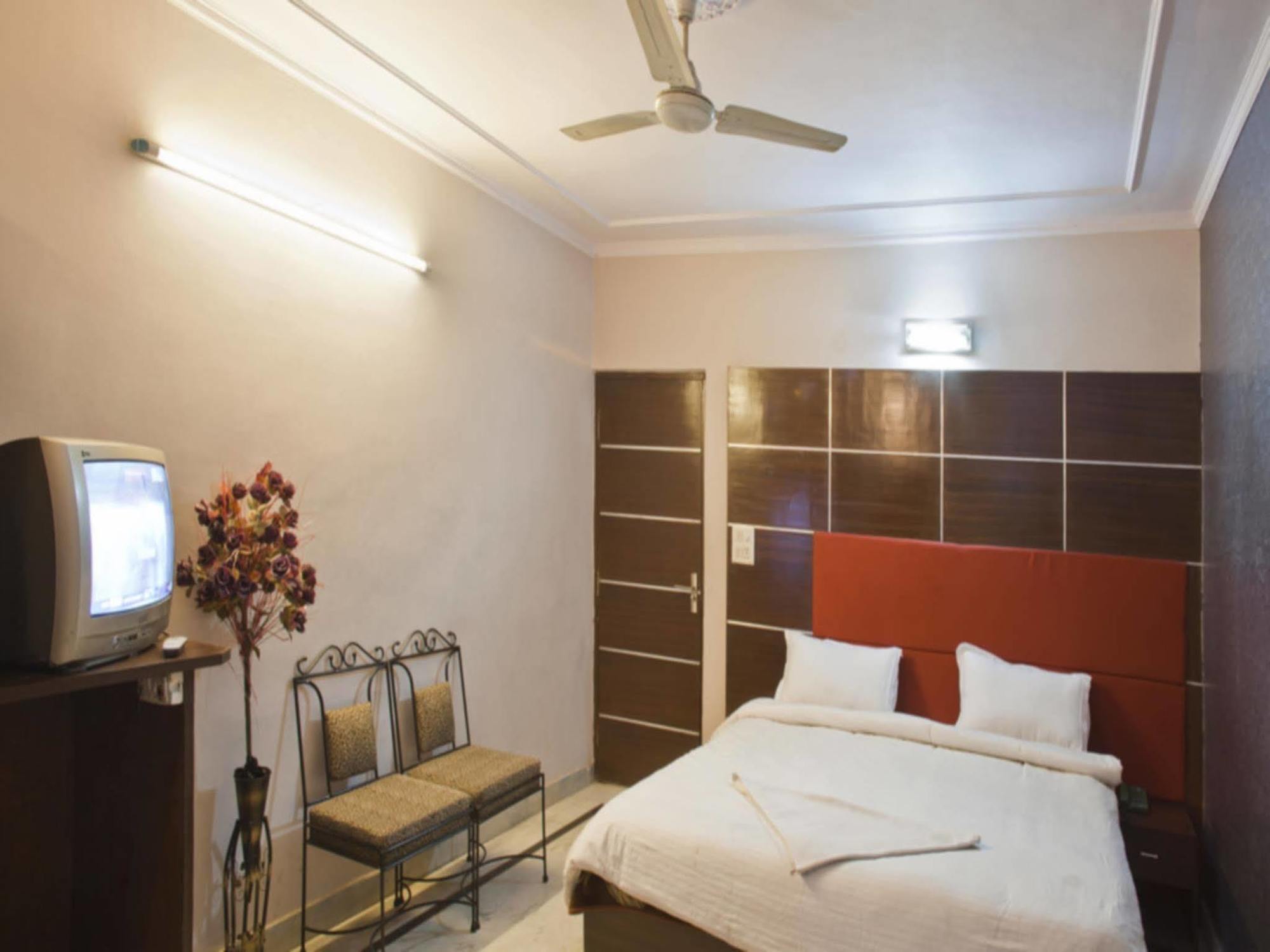 דלהי Hotel Nice Palace מראה חיצוני תמונה
